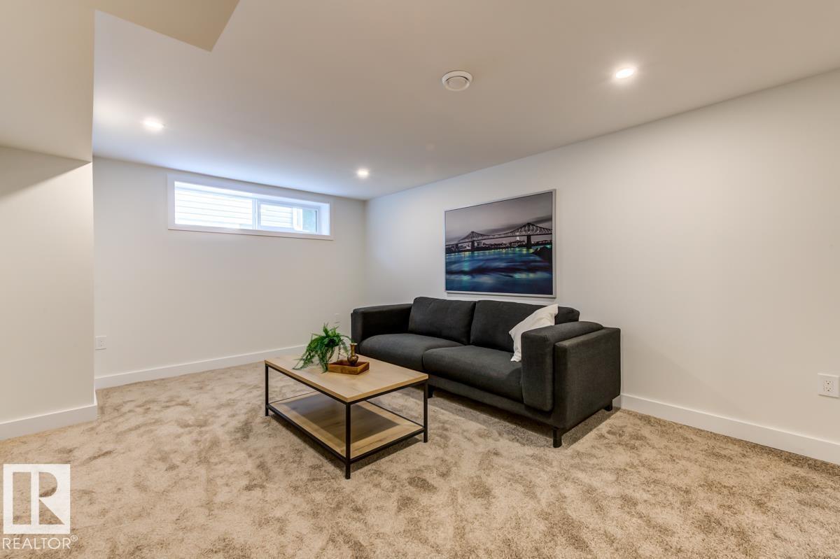 7924 92 AV NW - 60