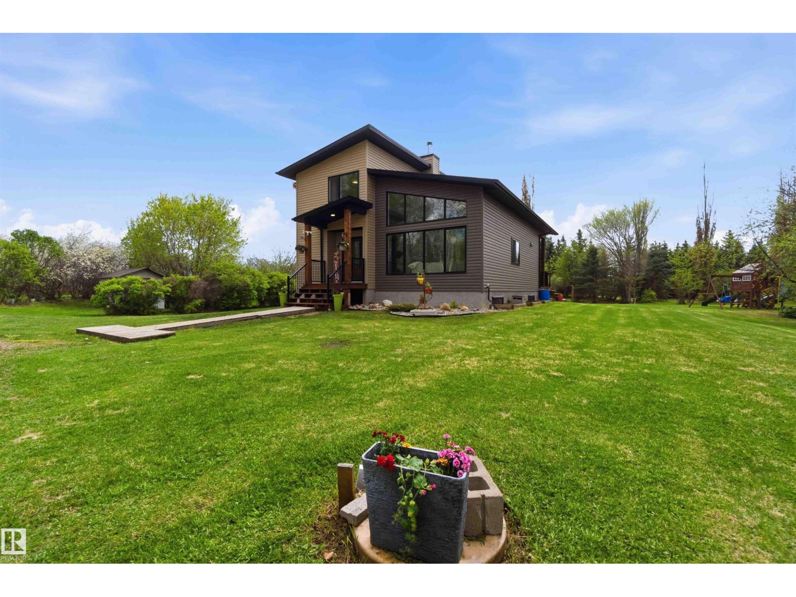 #11 2011 TWP ROAD 510 - 4