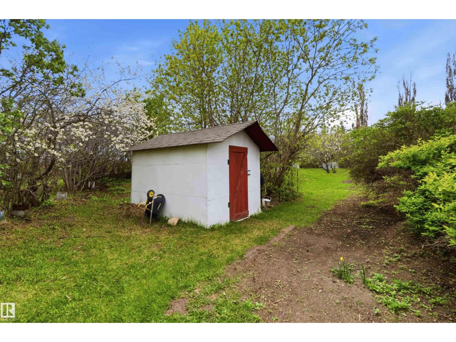 #11 2011 TWP ROAD 510 - 53