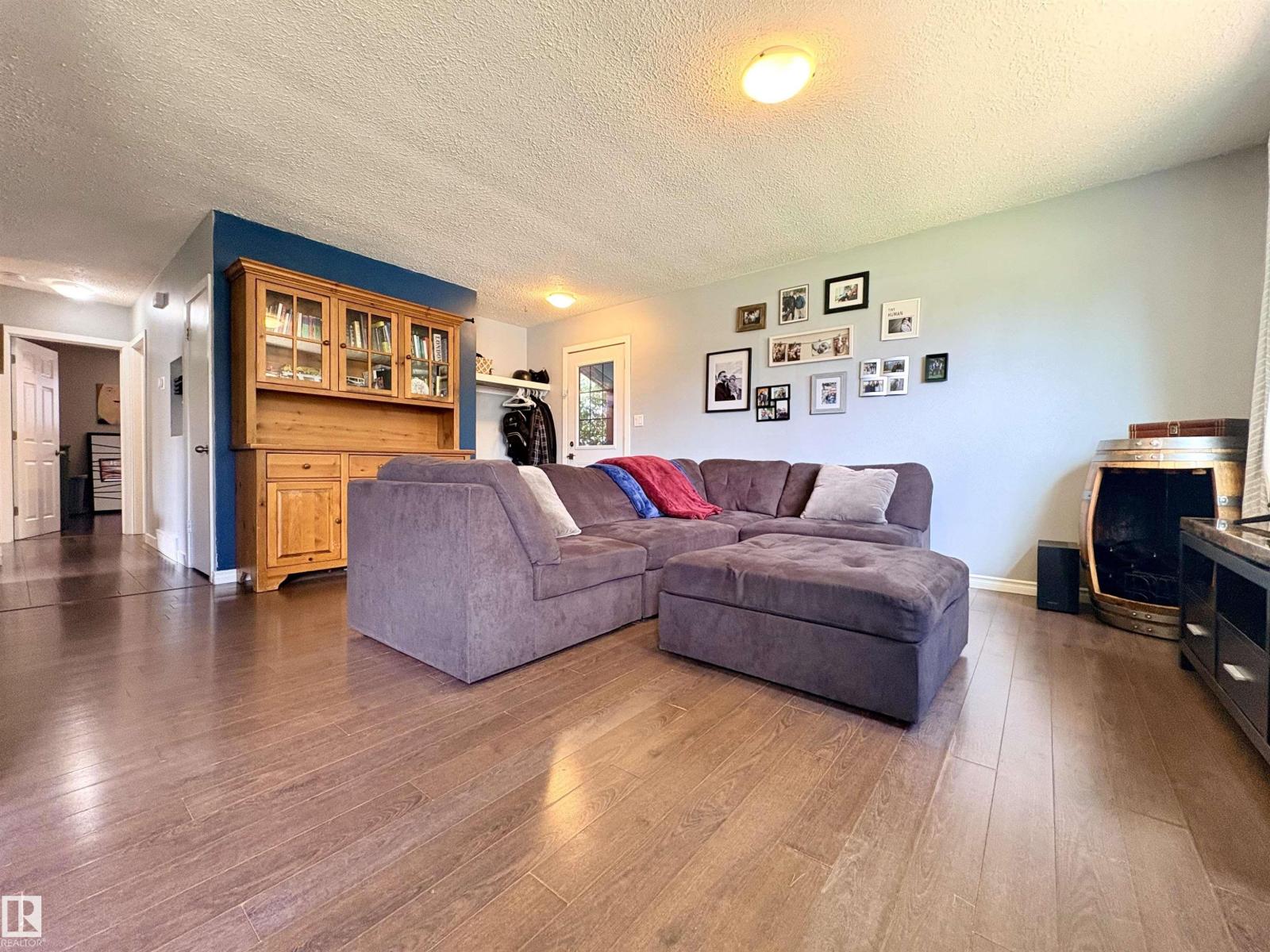 13316 106 ST NW - 5