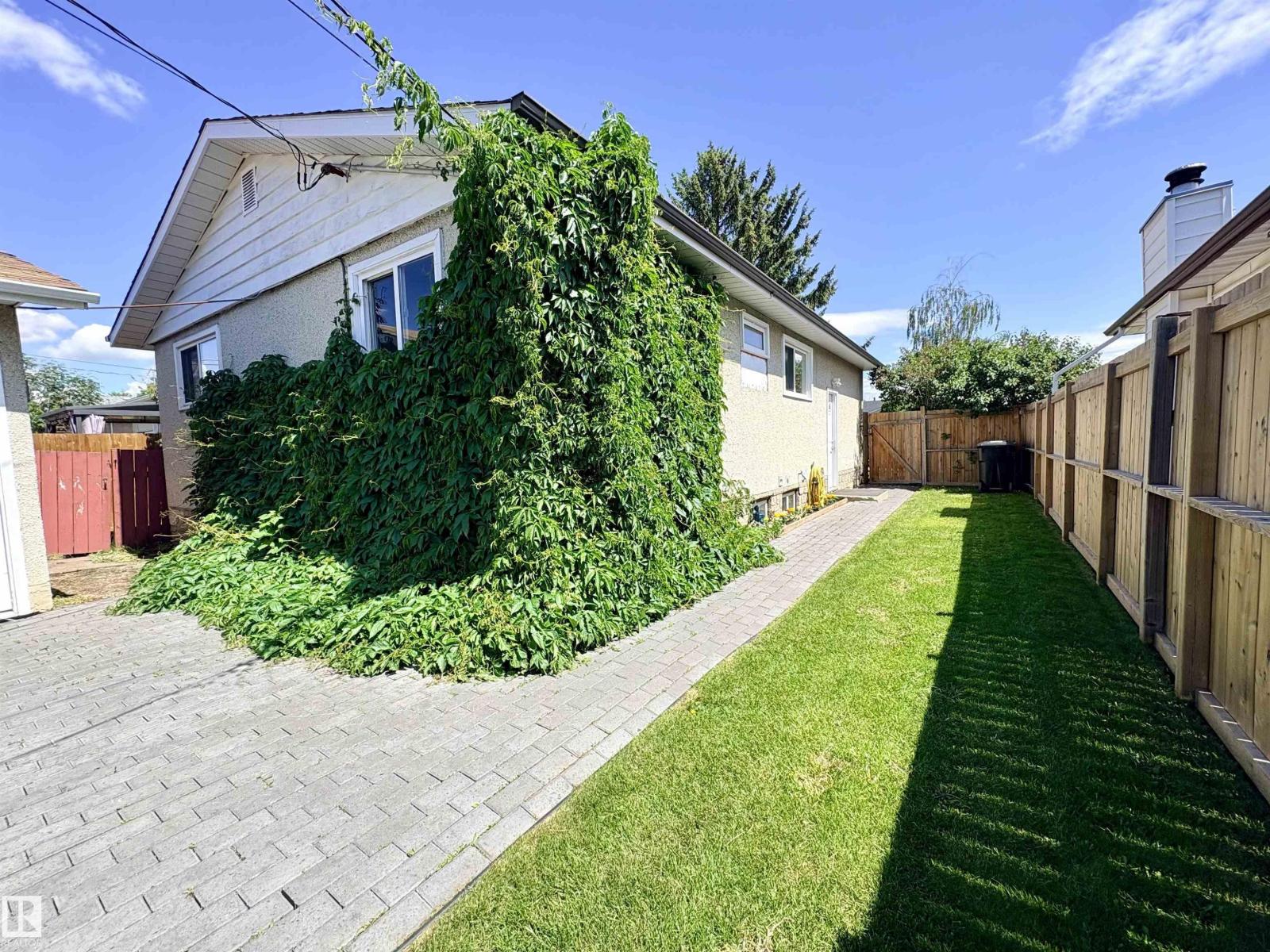 13316 106 ST NW - 52