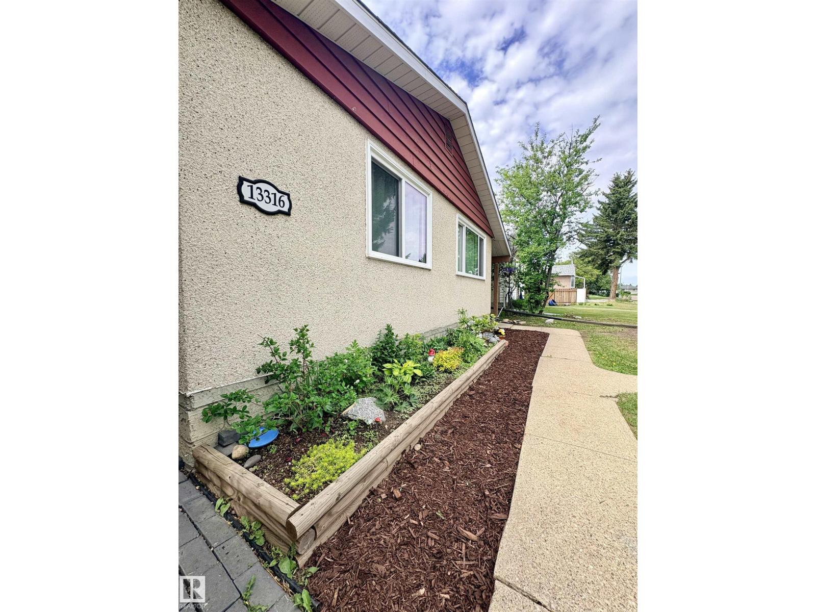 13316 106 ST NW - 65