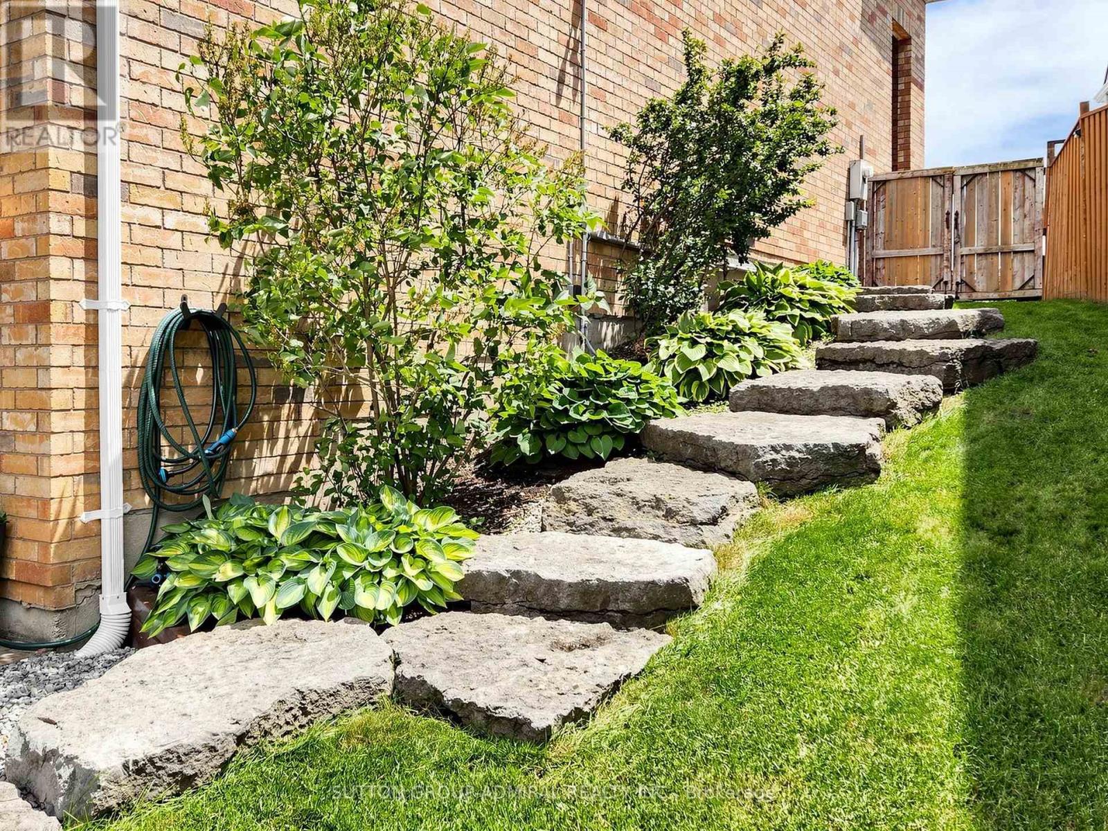 32 BEAVERBROOK CRESCENT - 47