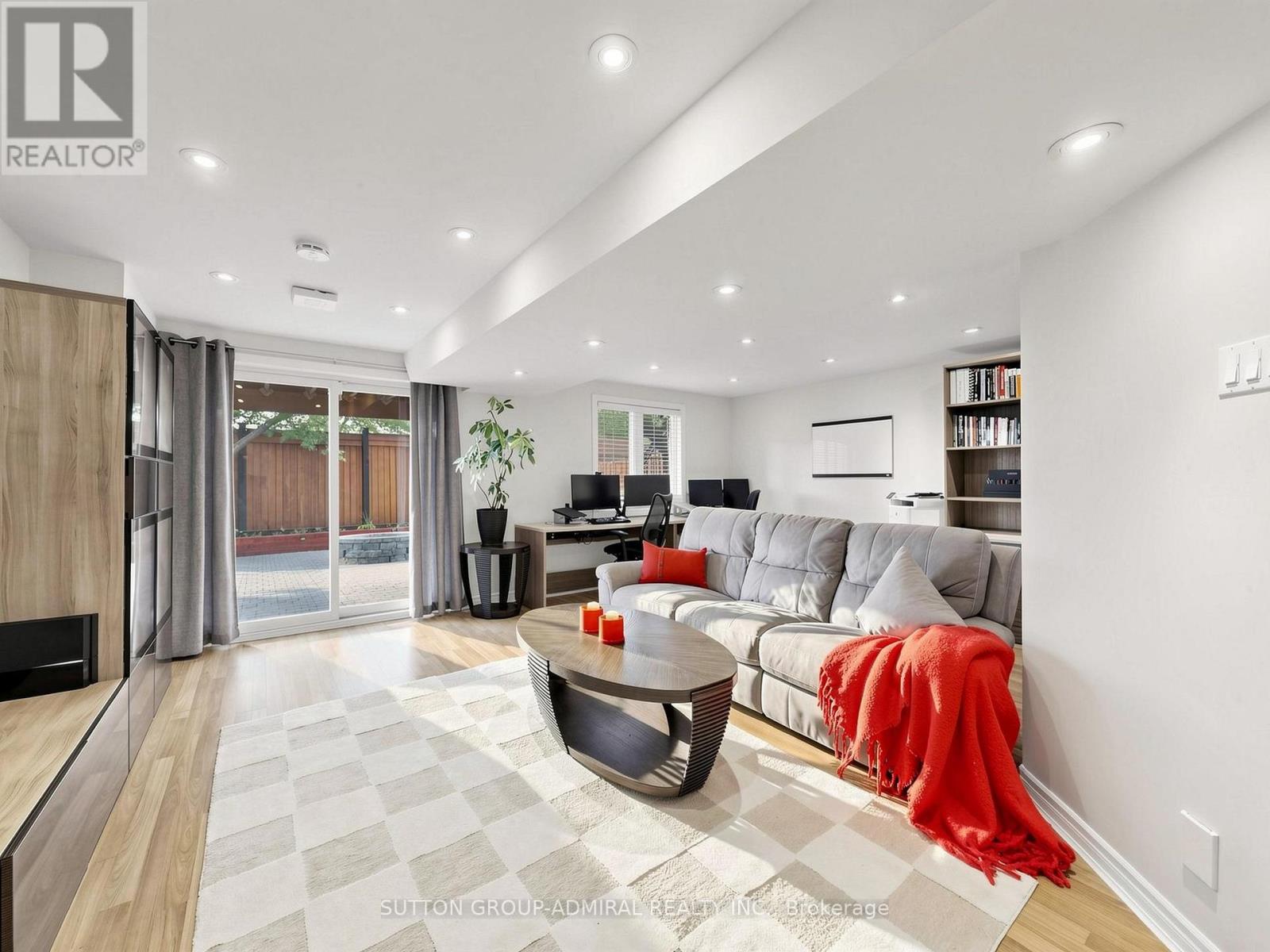 32 BEAVERBROOK CRESCENT - 37