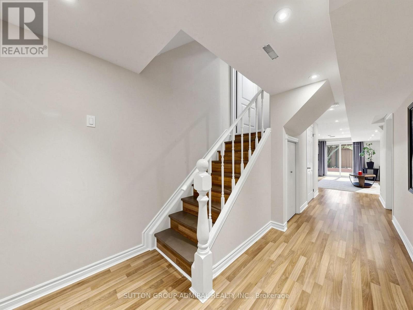 32 BEAVERBROOK CRESCENT - 35