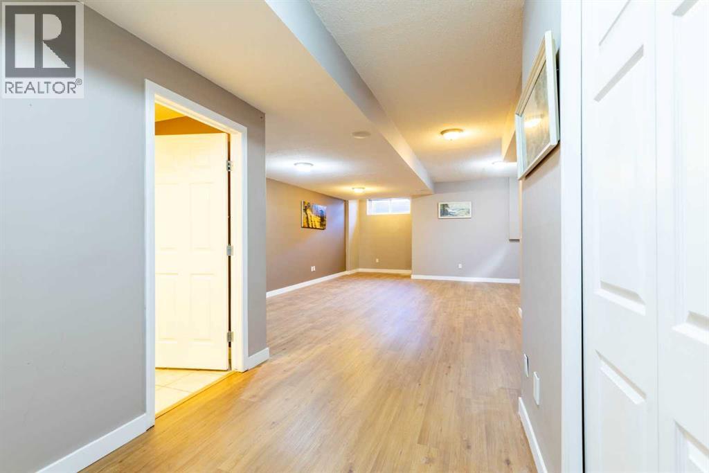 1421 40 Street SW - 35