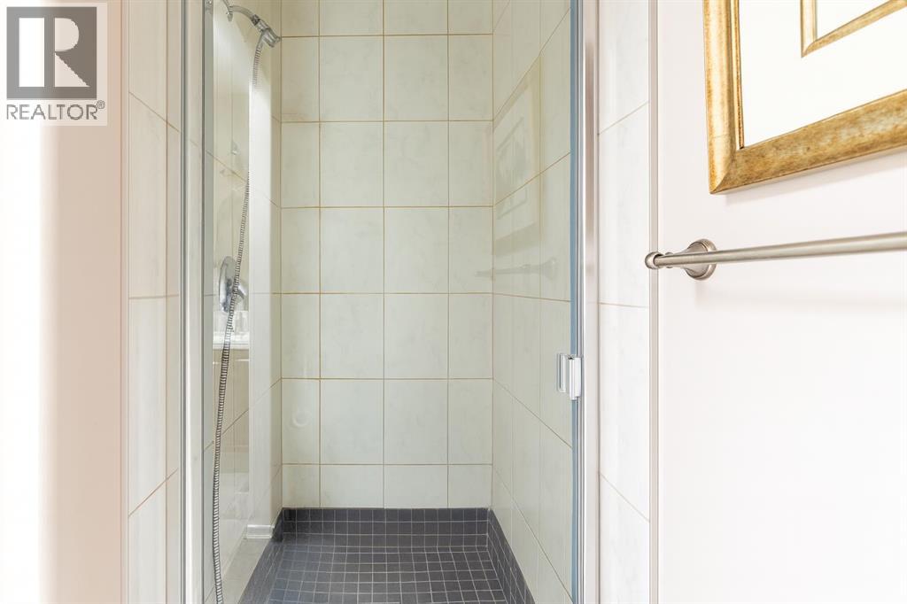 1421 40 Street SW - 25