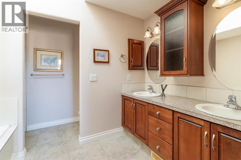 1421 40 Street SW - 24