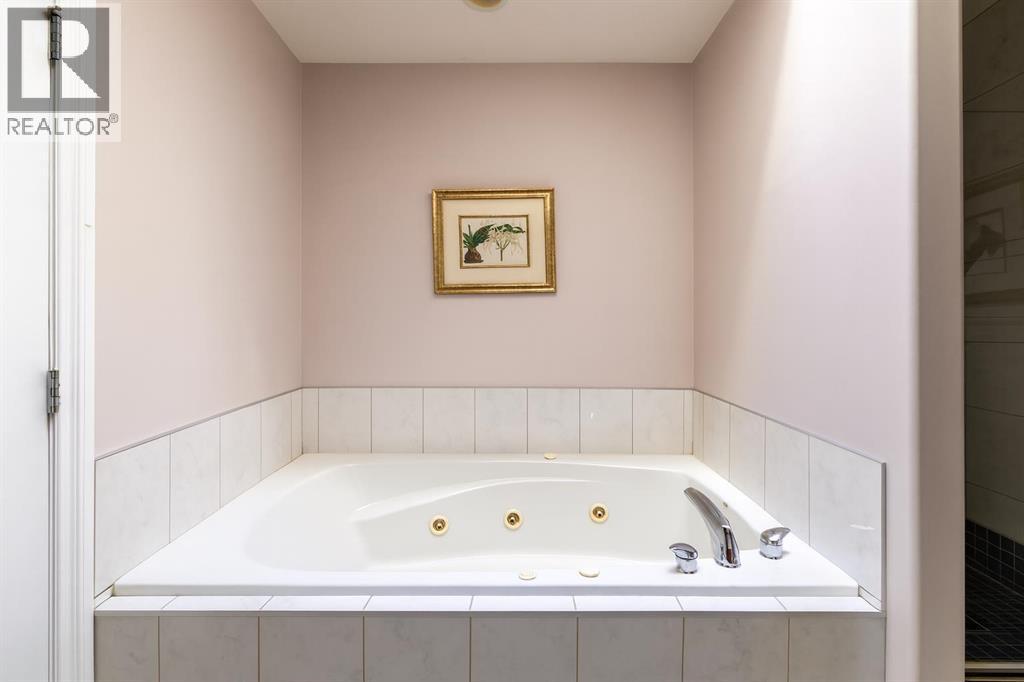 1421 40 Street SW - 26