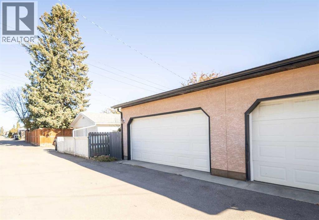1421 40 Street SW - 45
