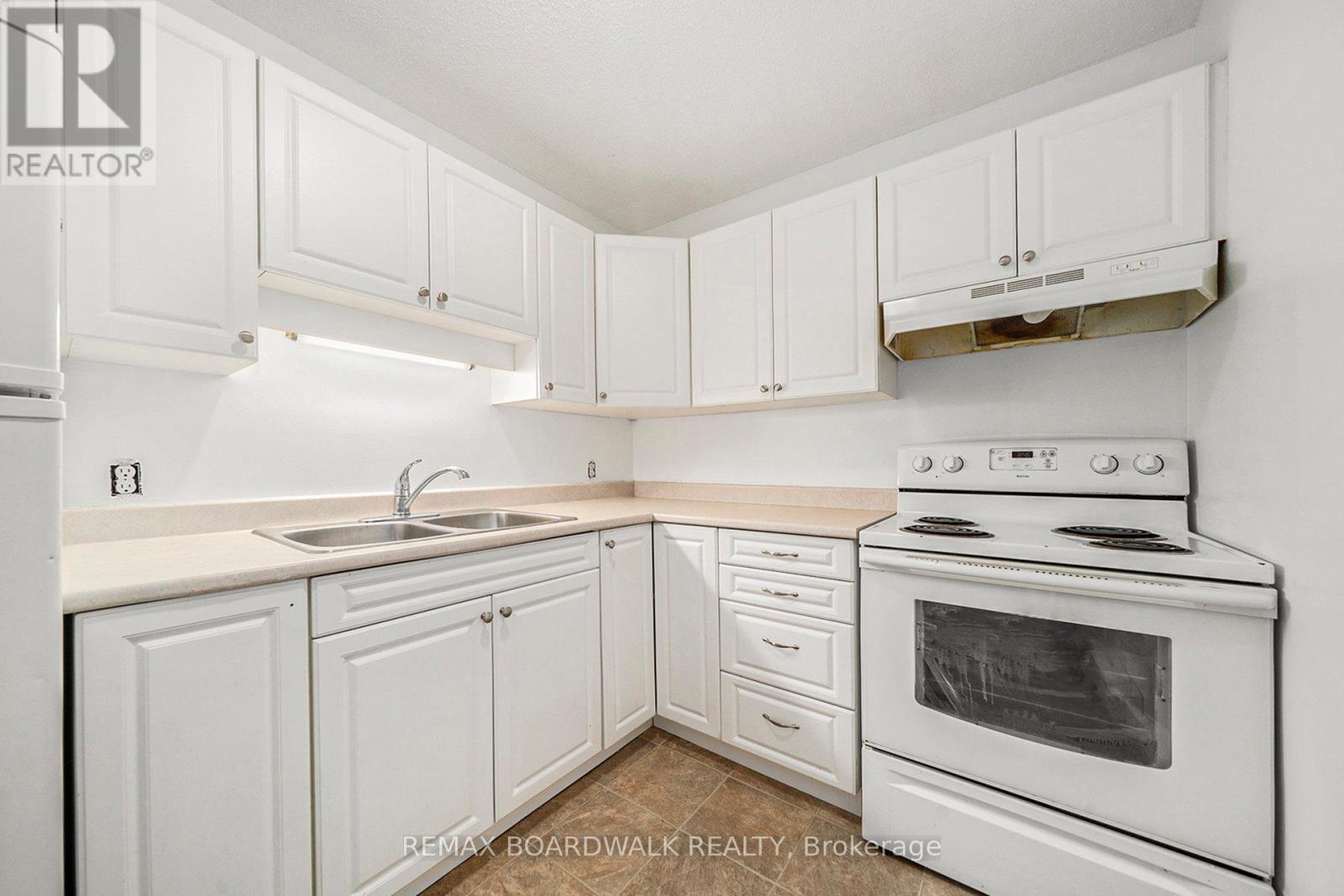 #A 136 Prescott Street, North Grenville, Ontario, K0G1J0, North Grenville, Ontario — photo 4 of 5