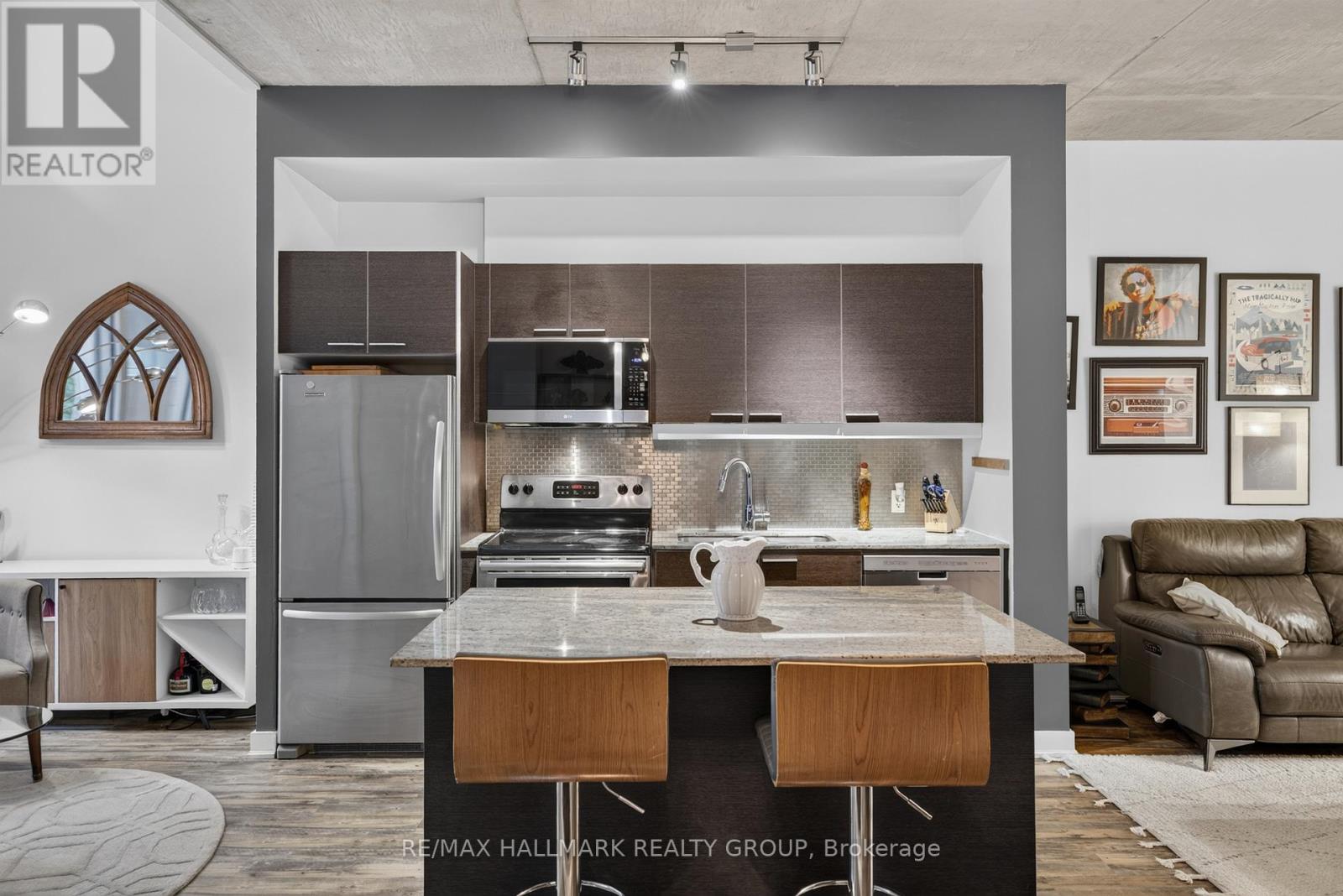 353 MCLEOD STREET - 21