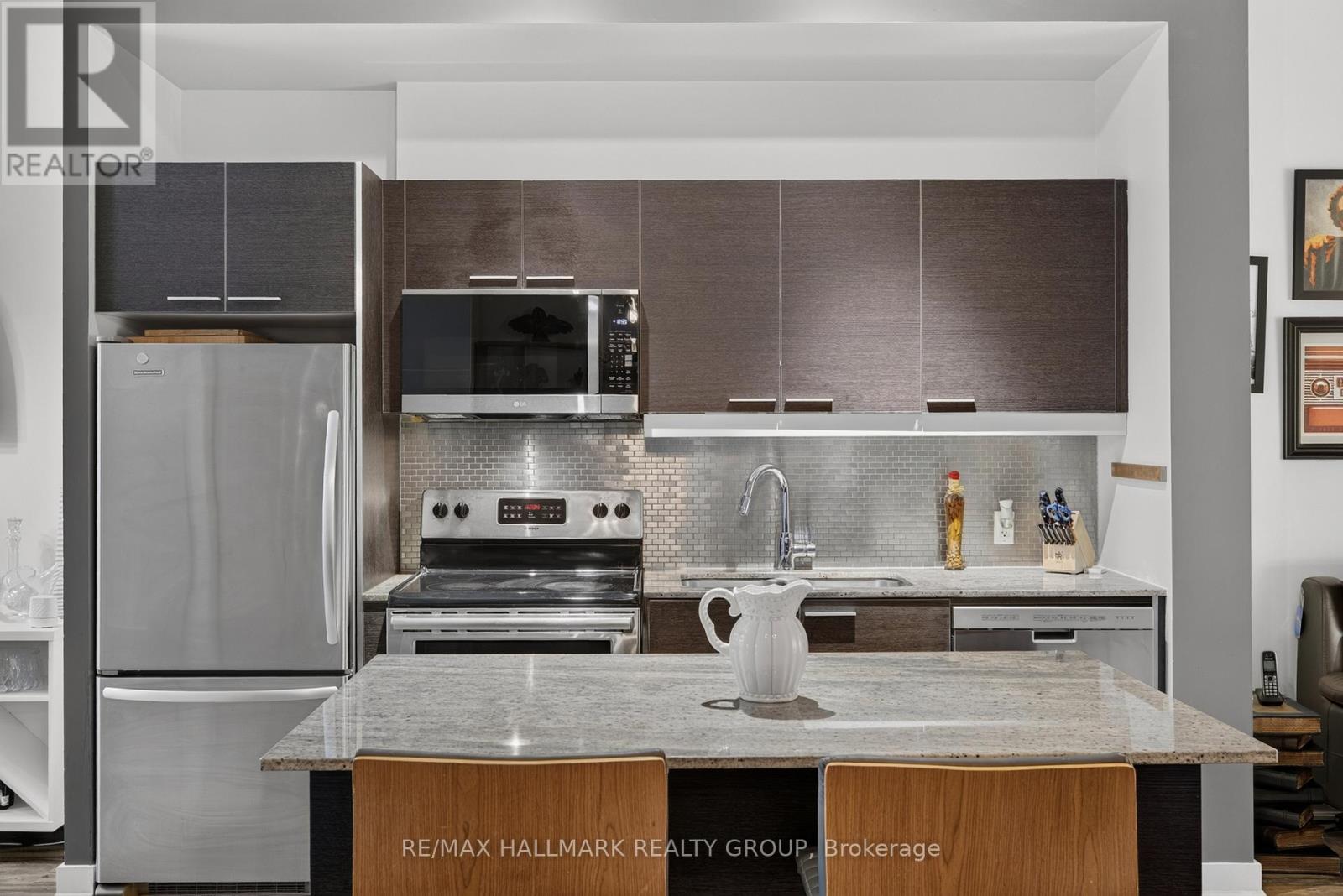 353 MCLEOD STREET - 22