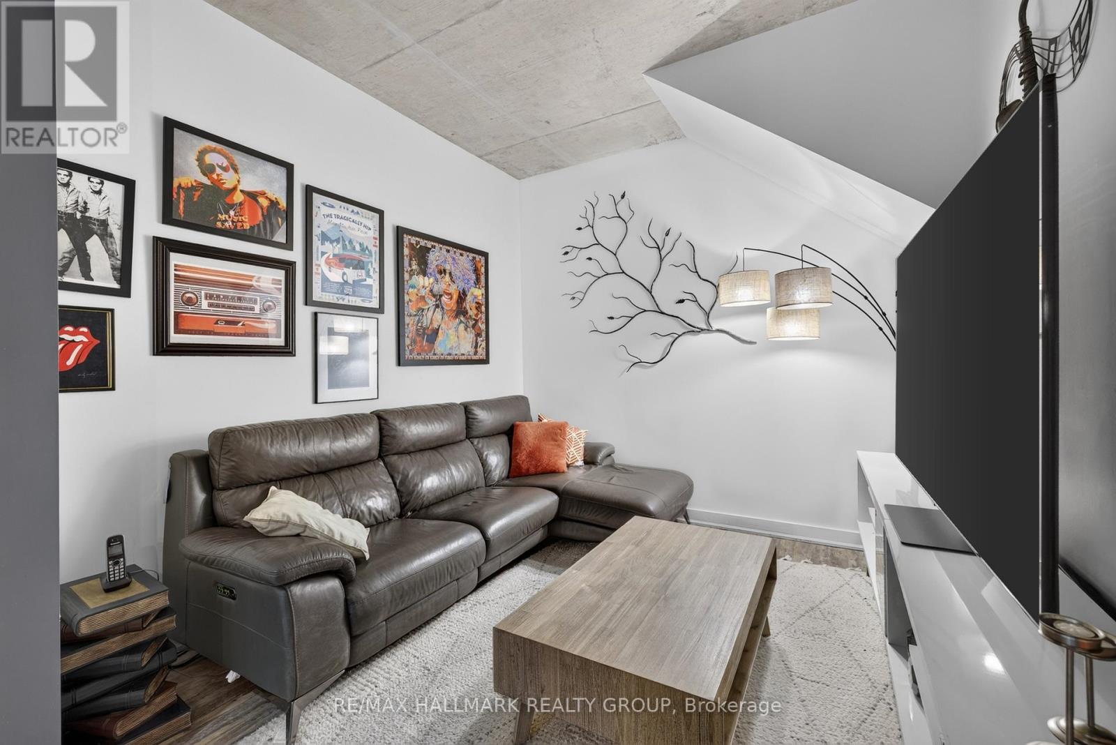 353 MCLEOD STREET - 25
