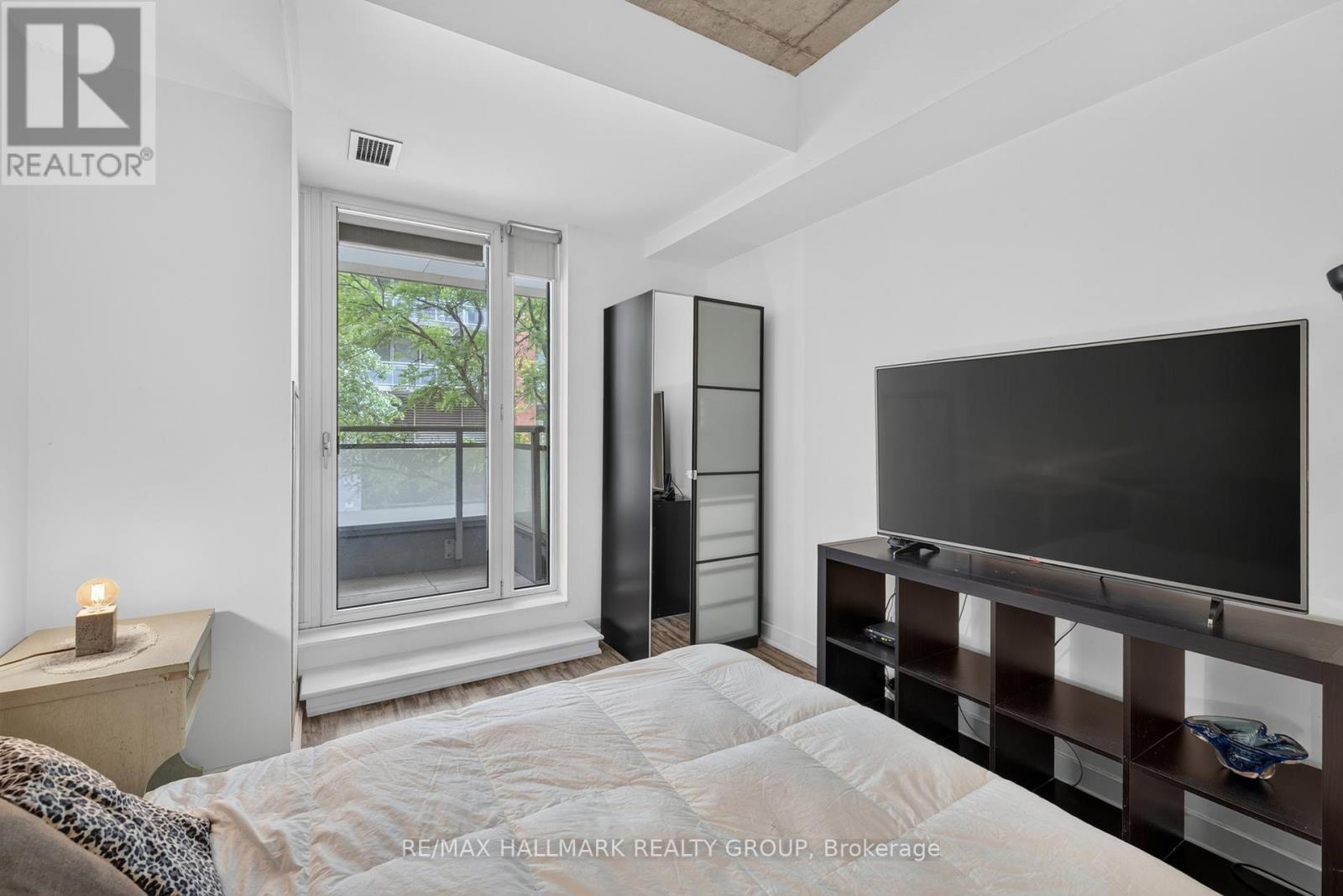 353 MCLEOD STREET - 32