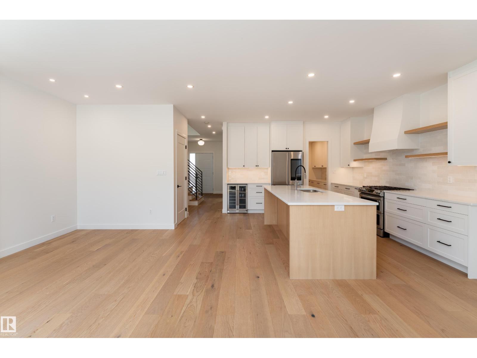 9137 84 AV NW NW — photo 11