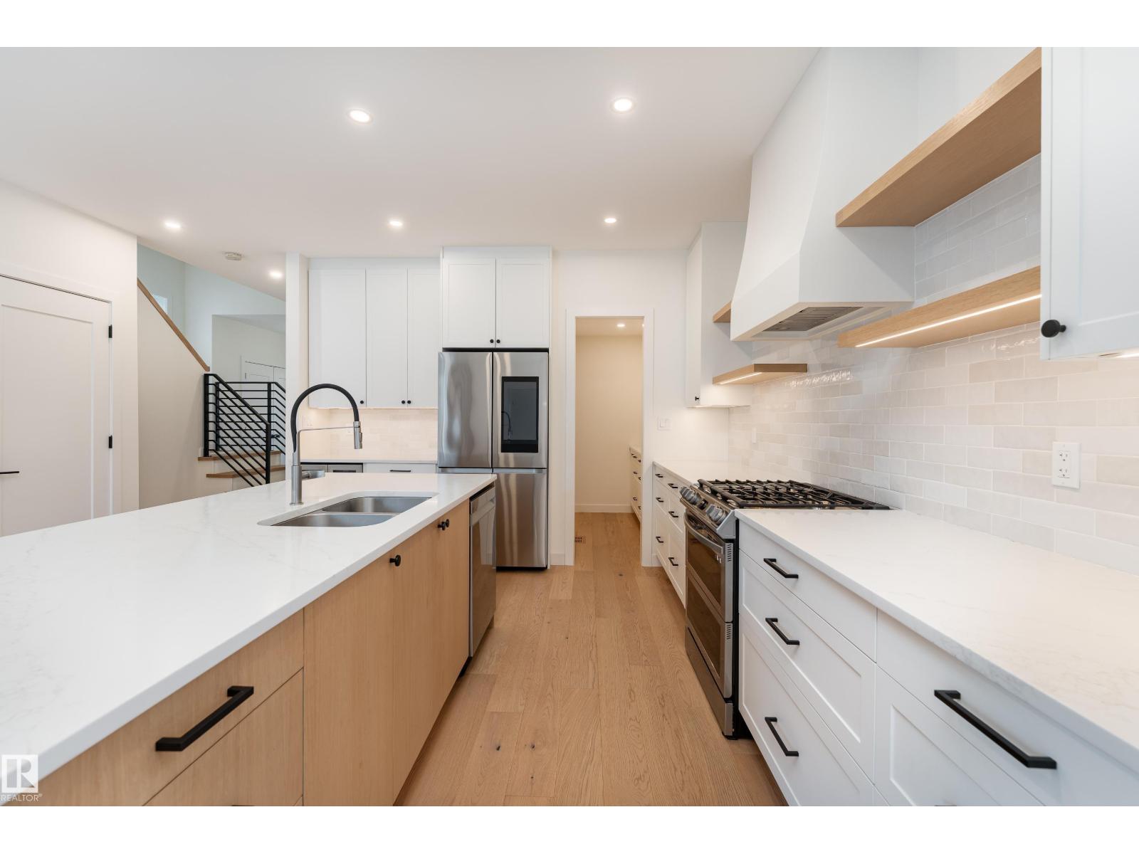 9137 84 AV NW NW — photo 12