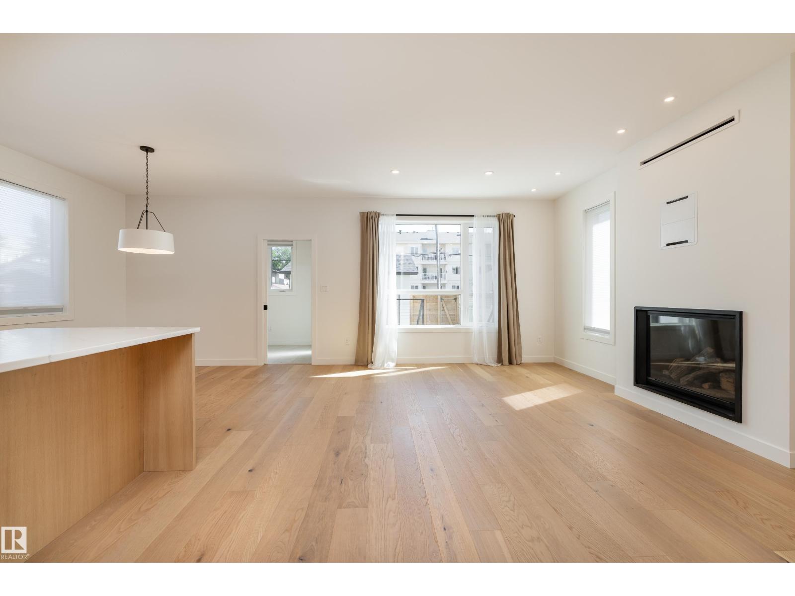 9137 84 AV NW NW — photo 15