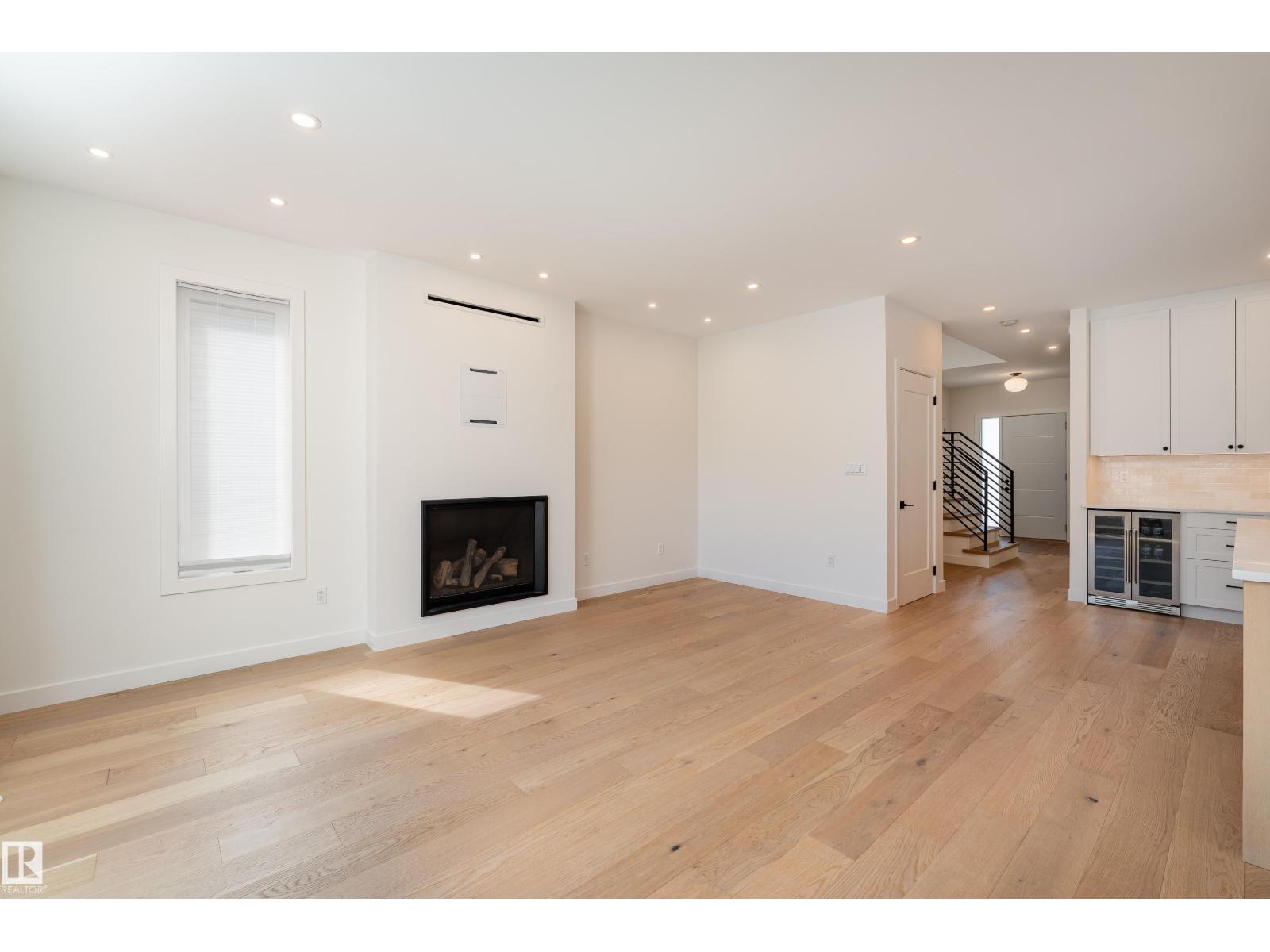 9137 84 AV NW NW — photo 16