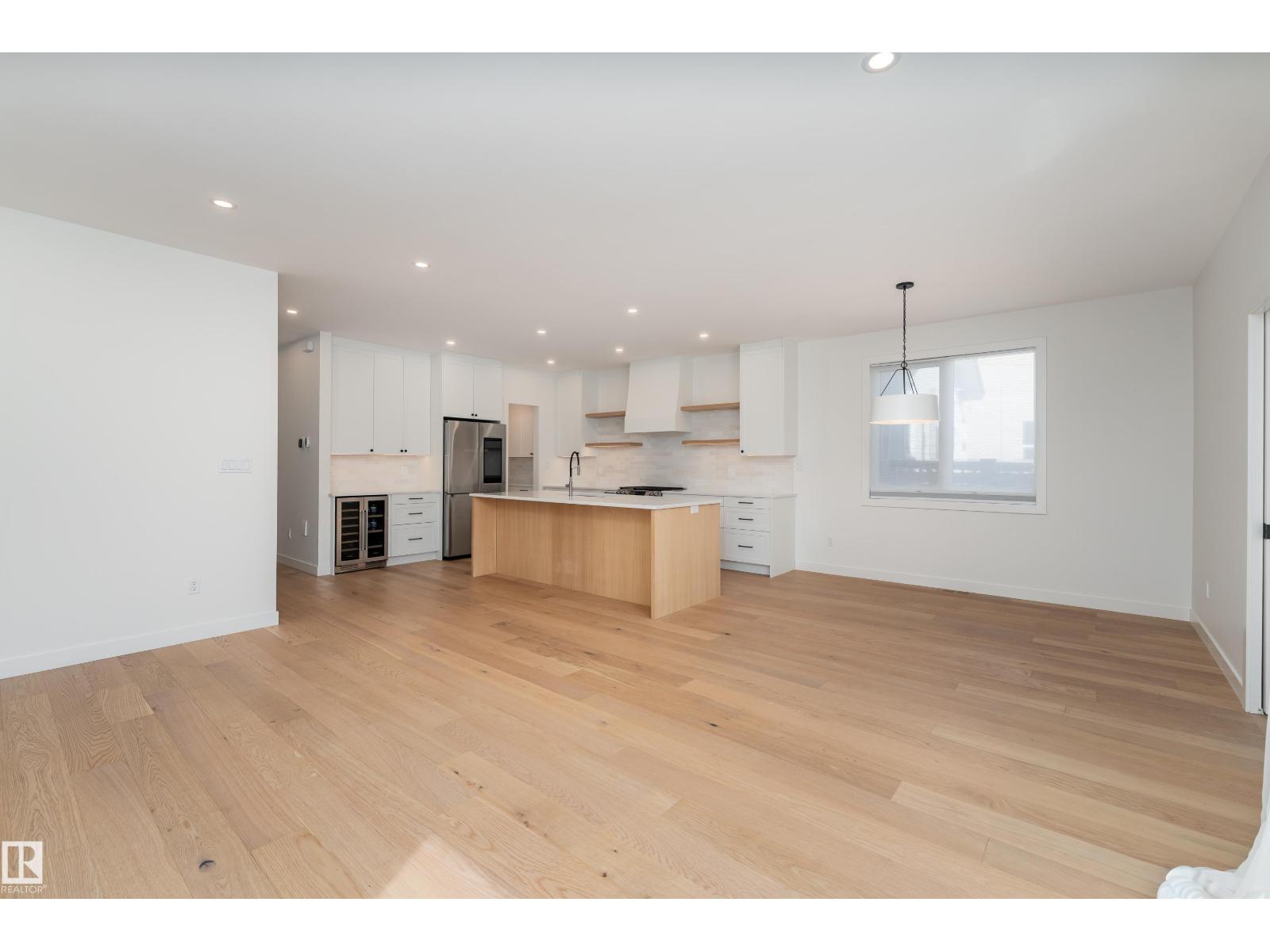 9137 84 AV NW NW — photo 18