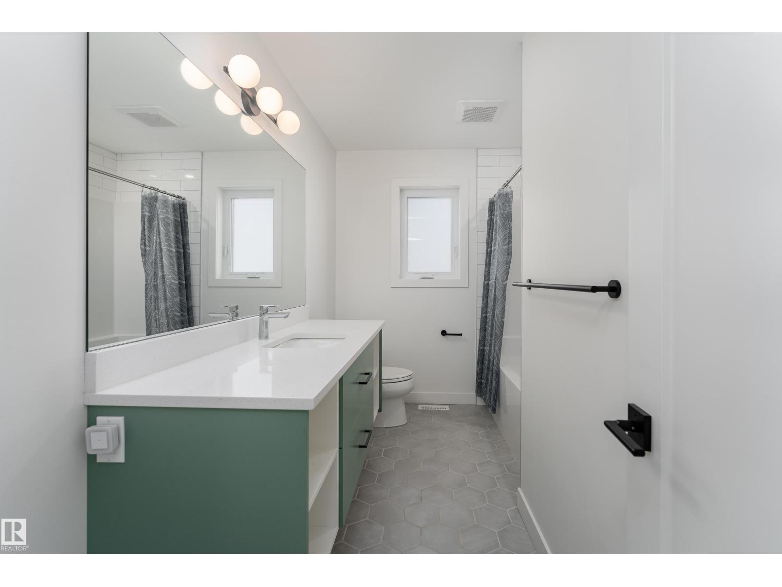 9137 84 AV NW NW — photo 29