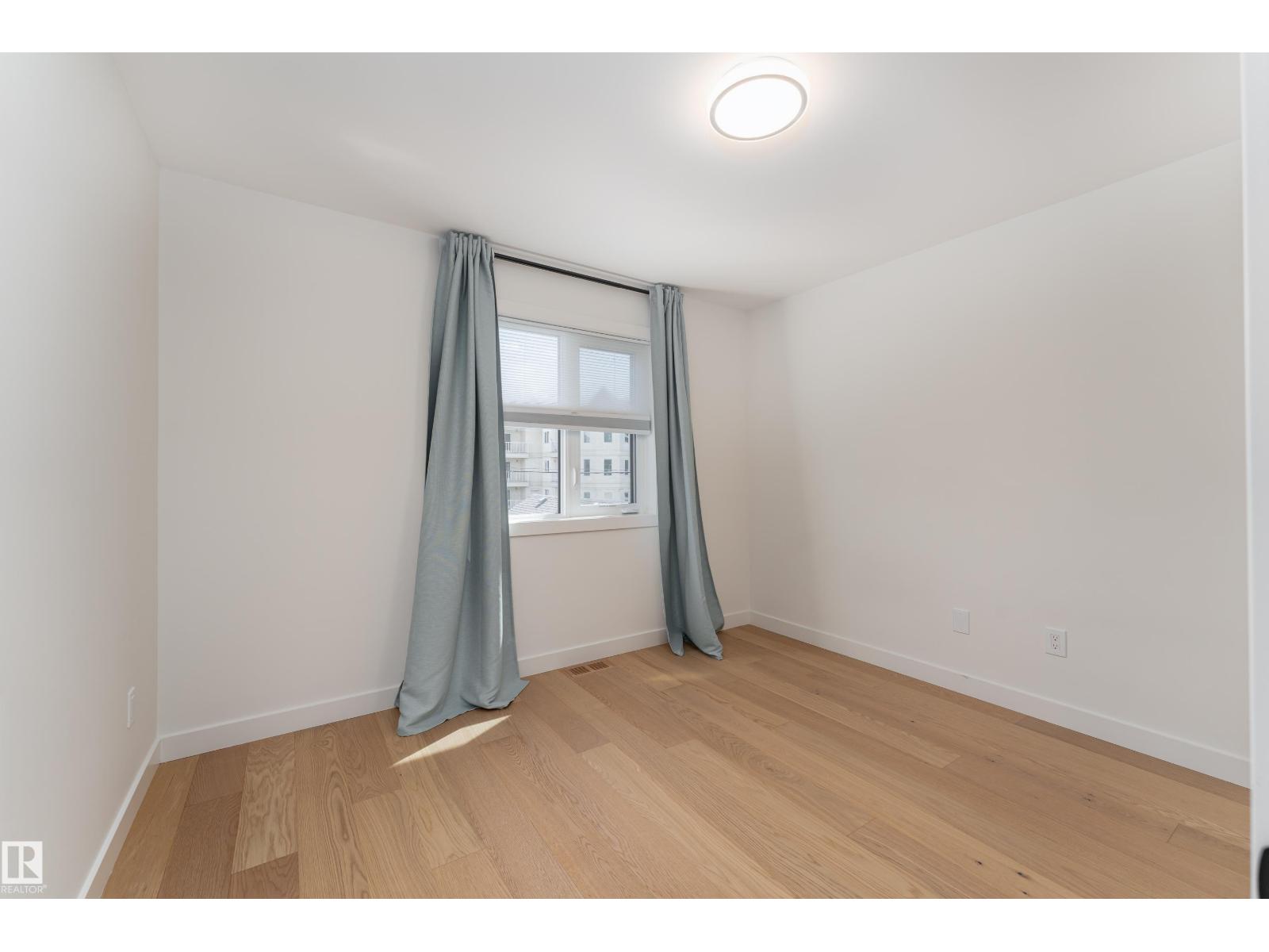 9137 84 AV NW NW — photo 32