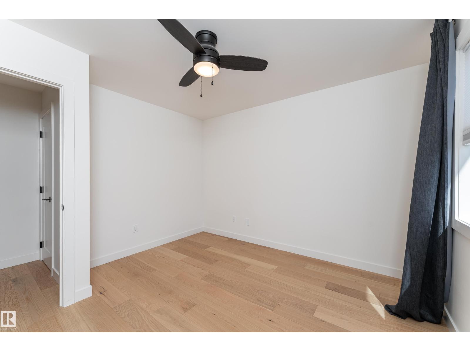9137 84 AV NW NW — photo 35