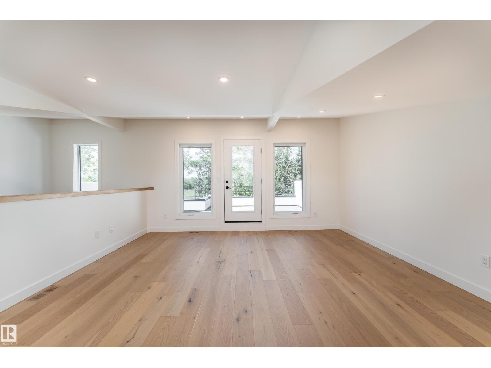 9137 84 AV NW NW — photo 38