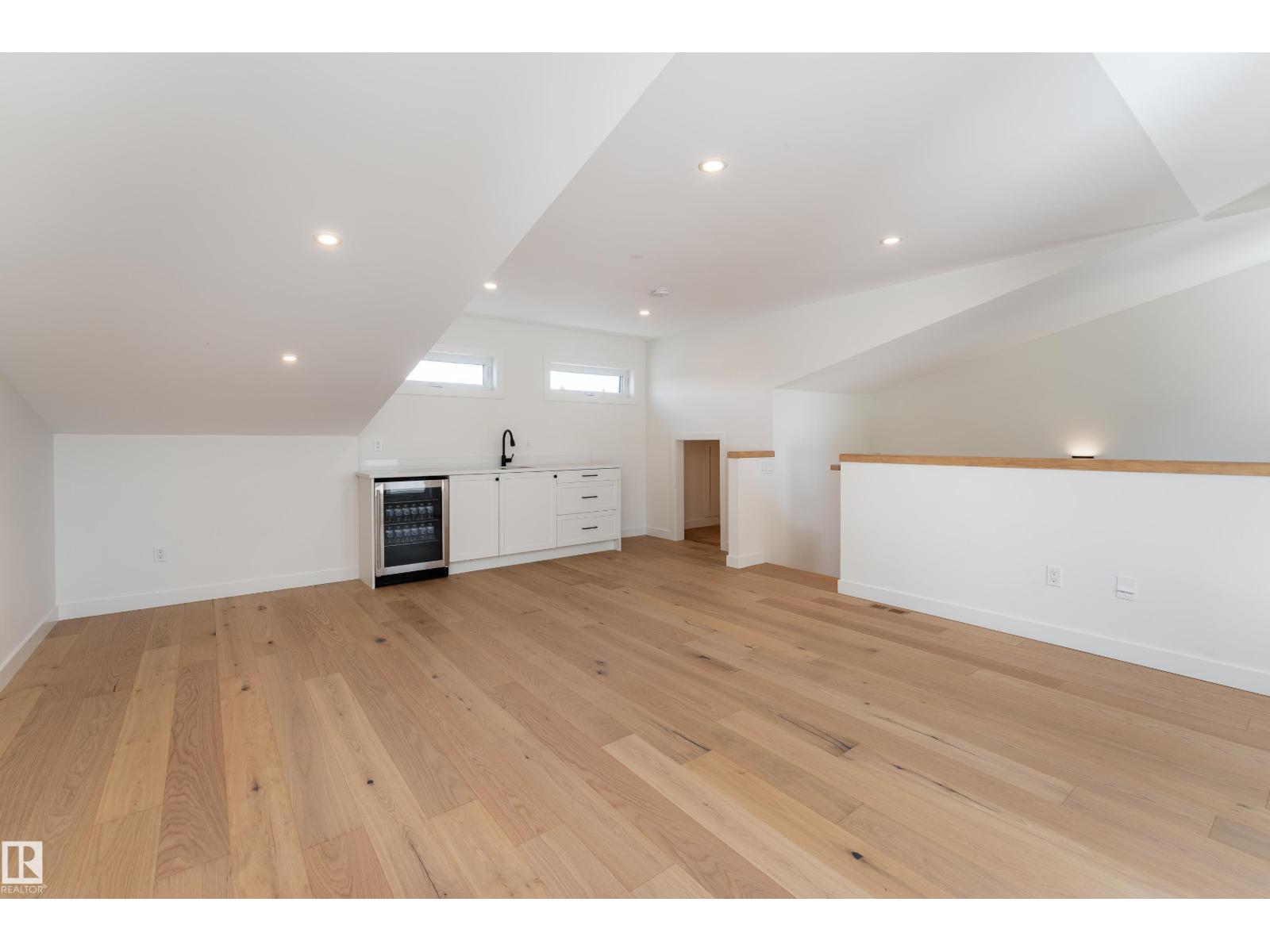 9137 84 AV NW NW — photo 39
