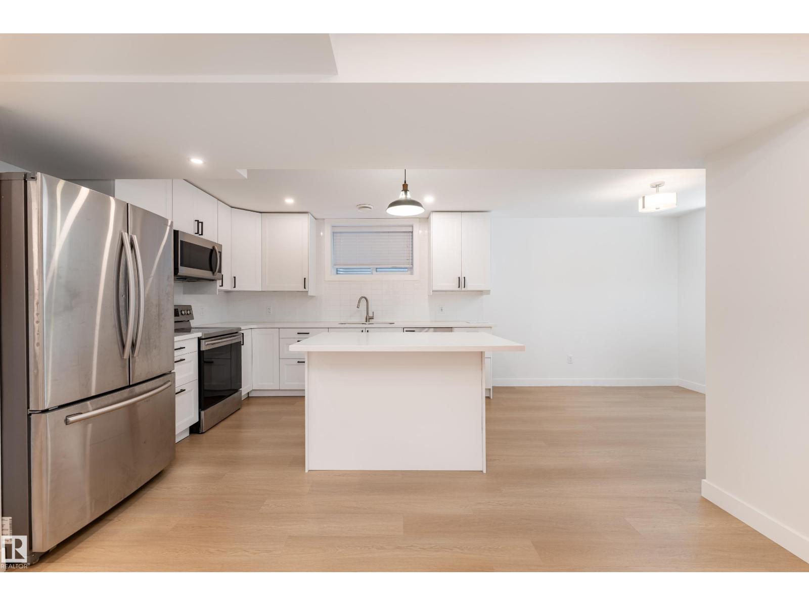 9137 84 AV NW NW — photo 46