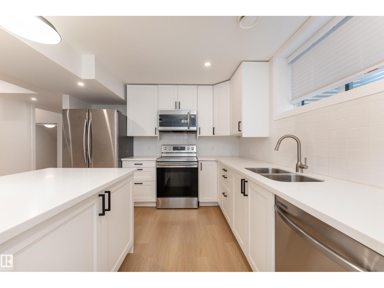 9137 84 AV NW NW — photo 47