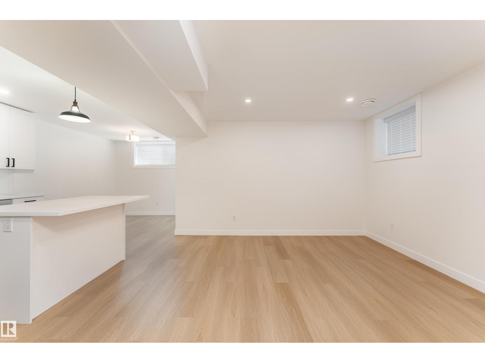 9137 84 AV NW NW — photo 49