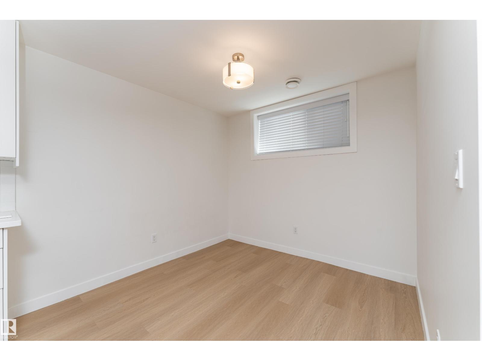 9137 84 AV NW NW — photo 50