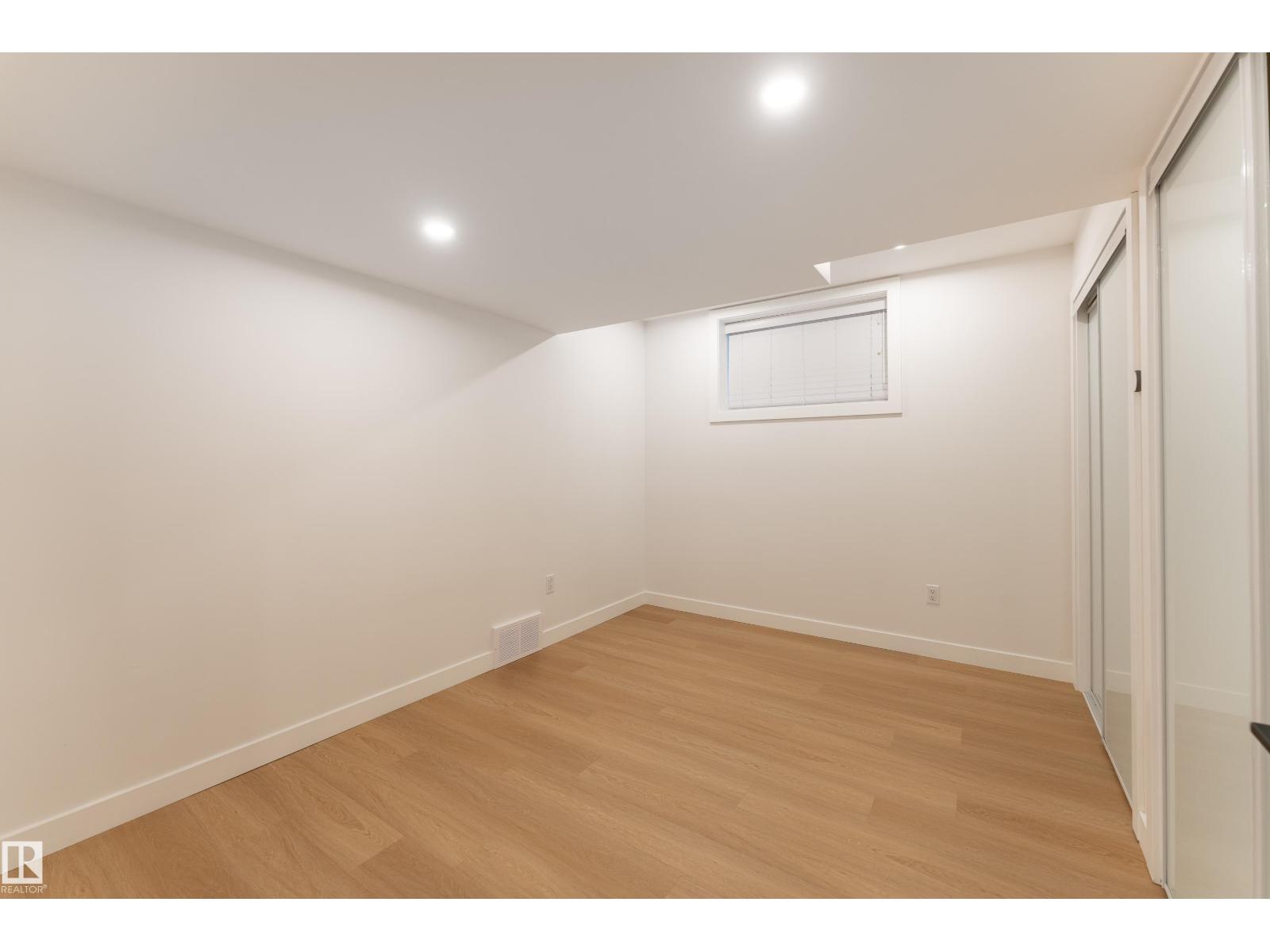 9137 84 AV NW NW — photo 52
