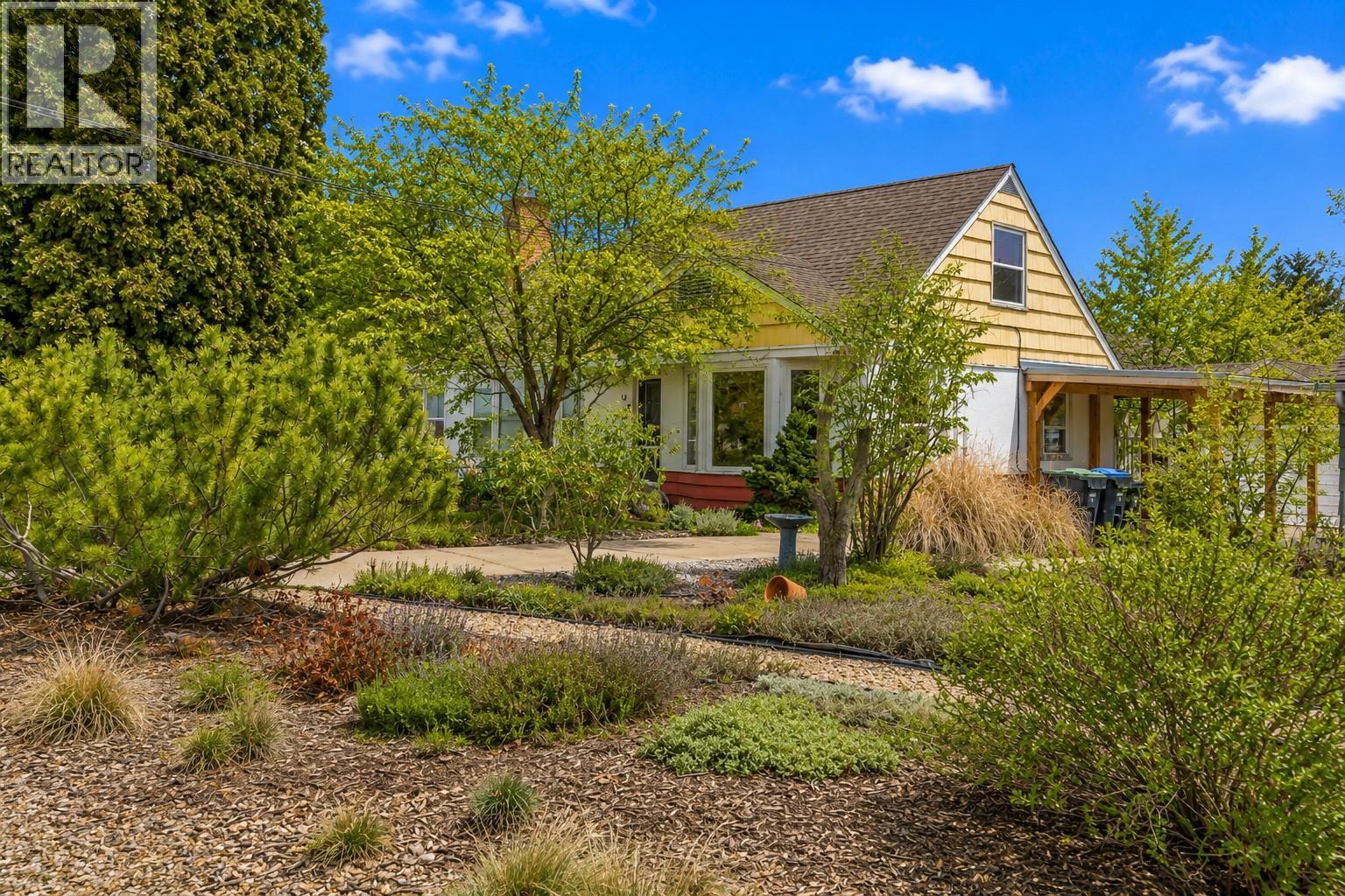 10919 Acland Street, Summerland