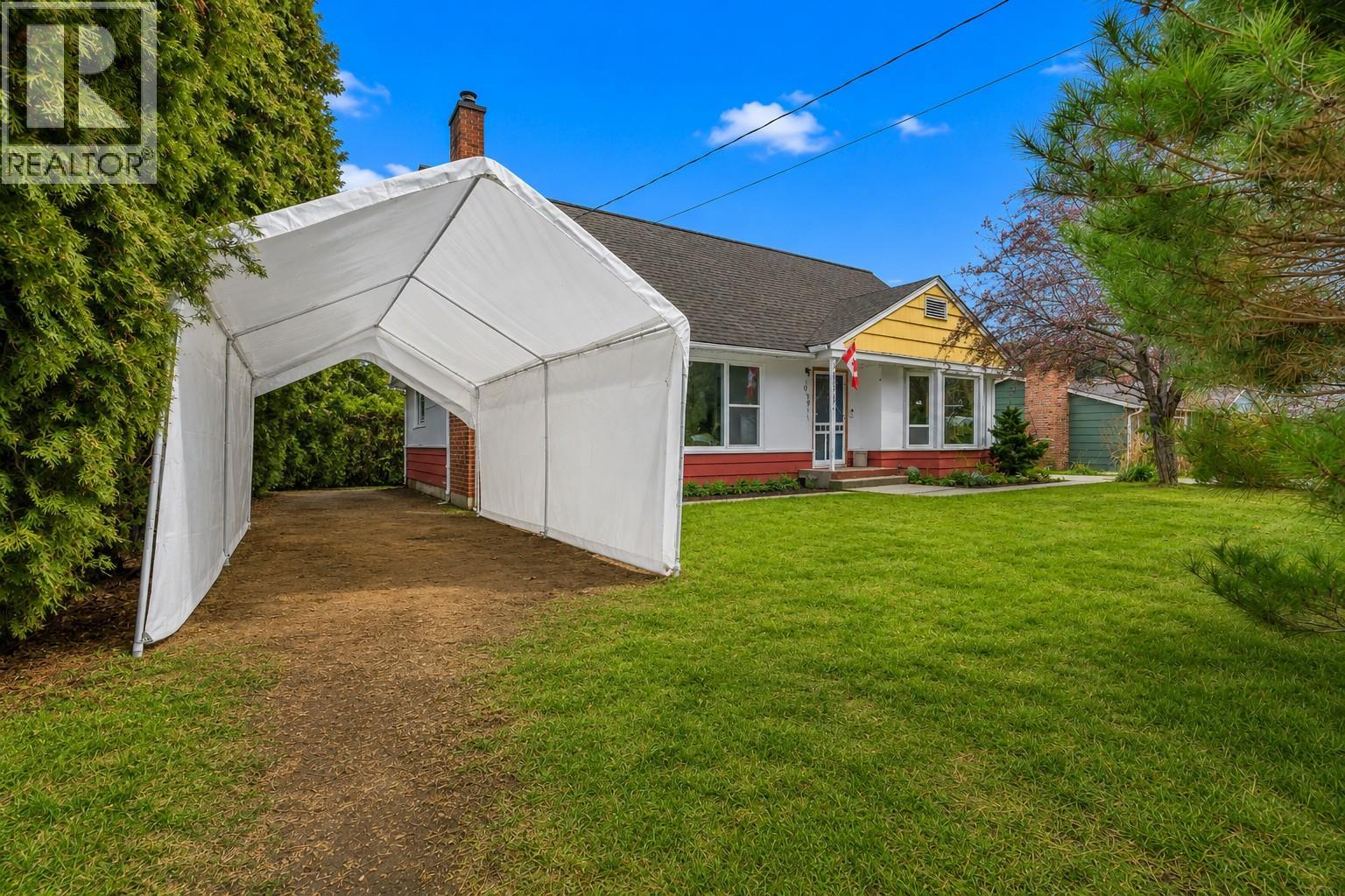 10919 Acland Street, Summerland
