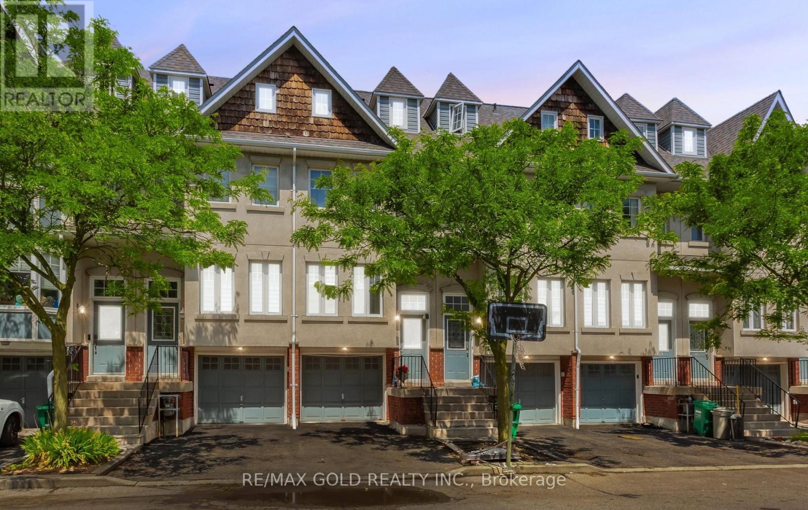 #37 800 DUNDAS STREET W - 1