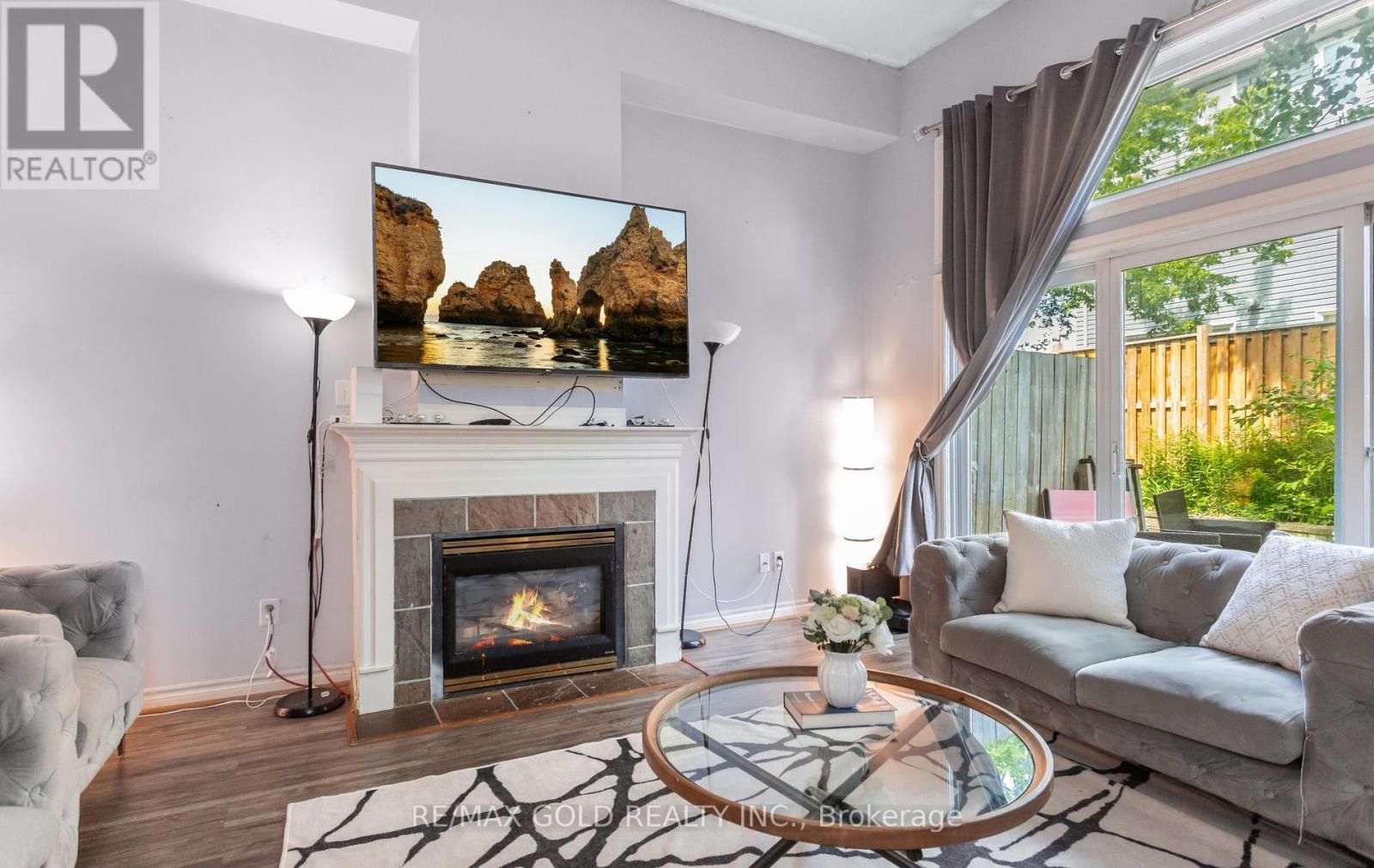 #37 800 DUNDAS STREET W - 10