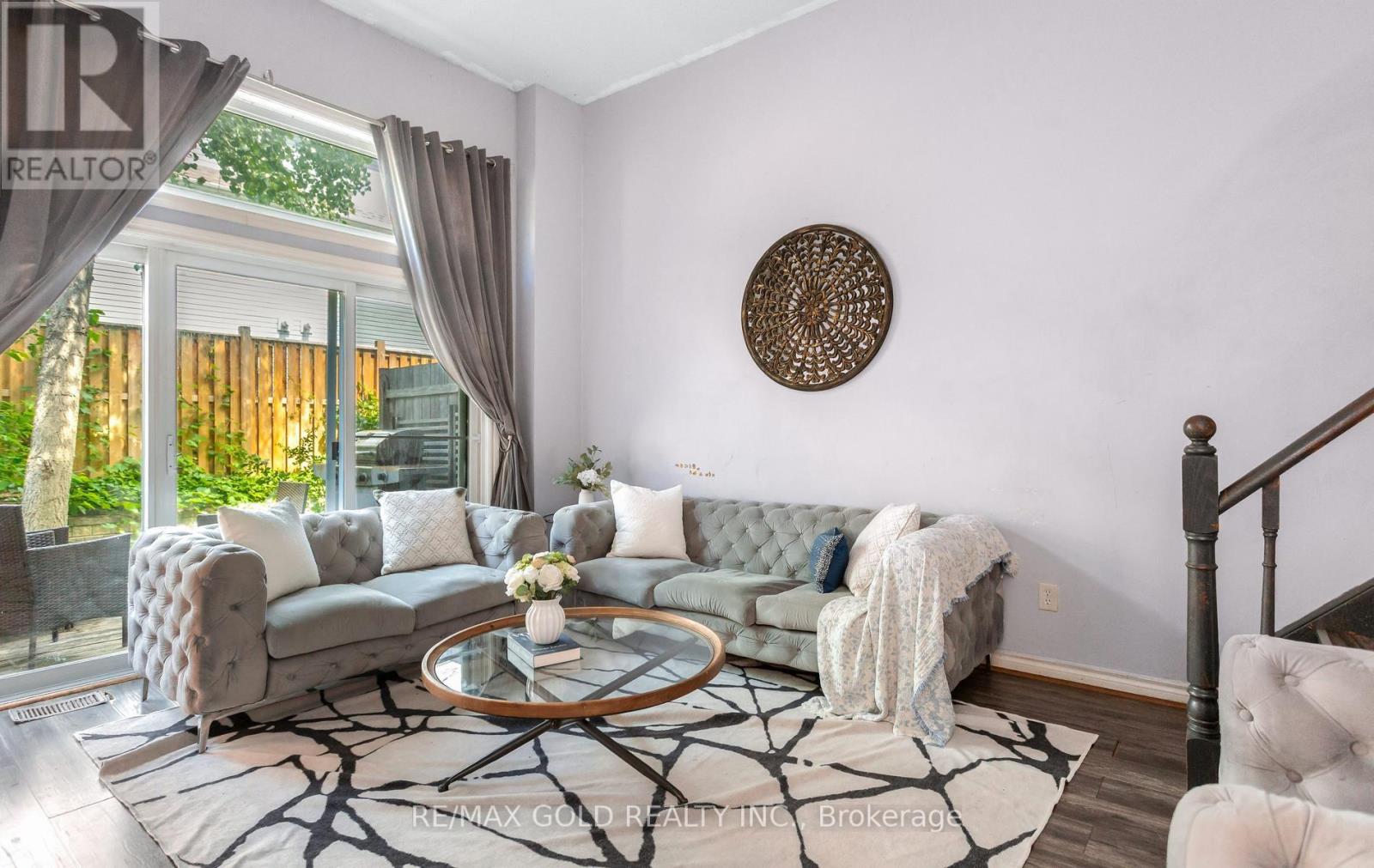 #37 800 DUNDAS STREET W - 11