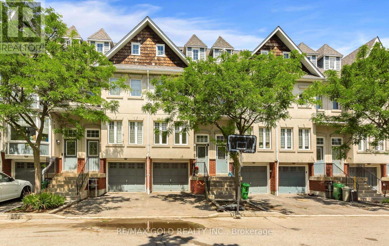 #37 800 DUNDAS STREET W - 2