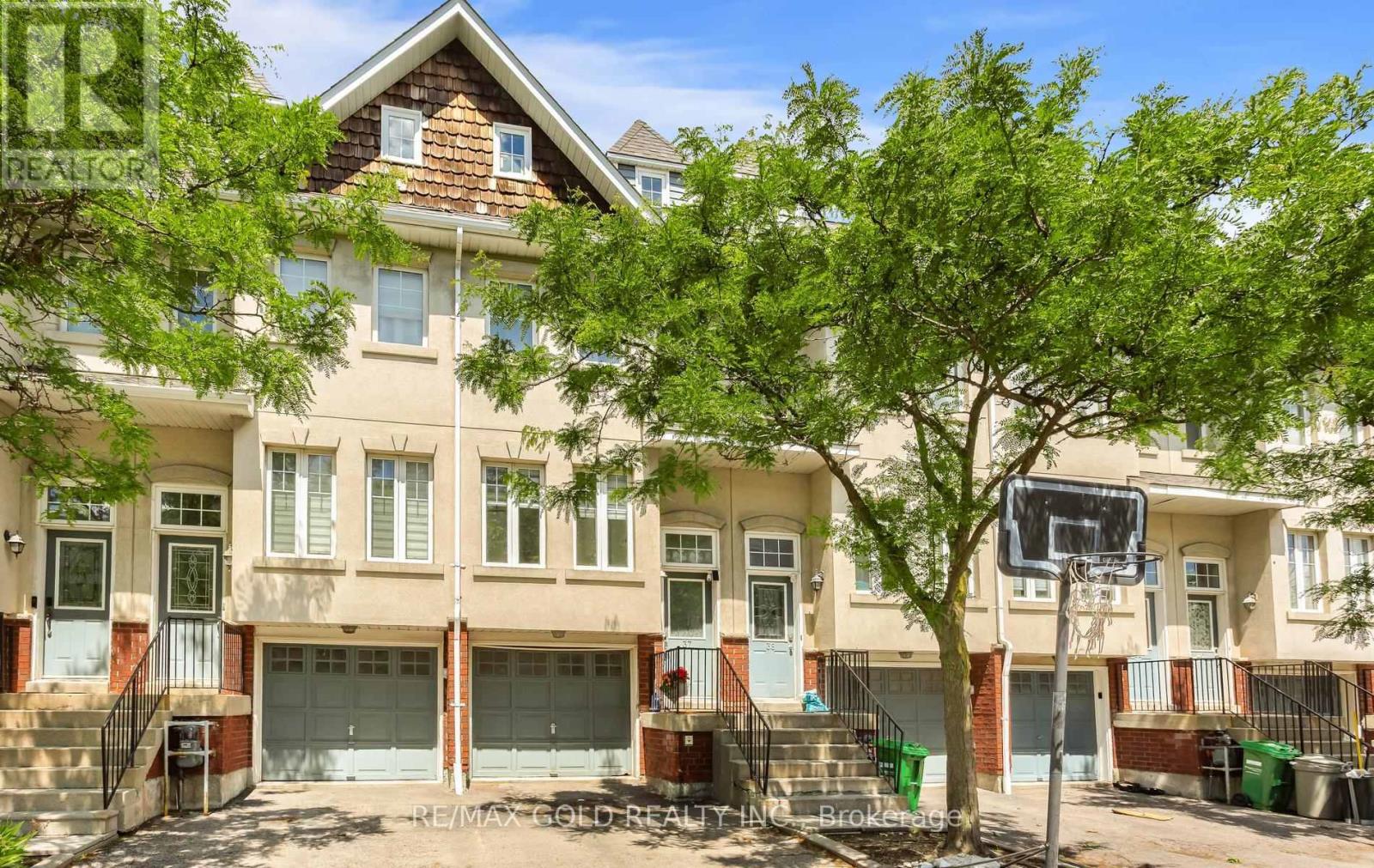 #37 800 DUNDAS STREET W - 3