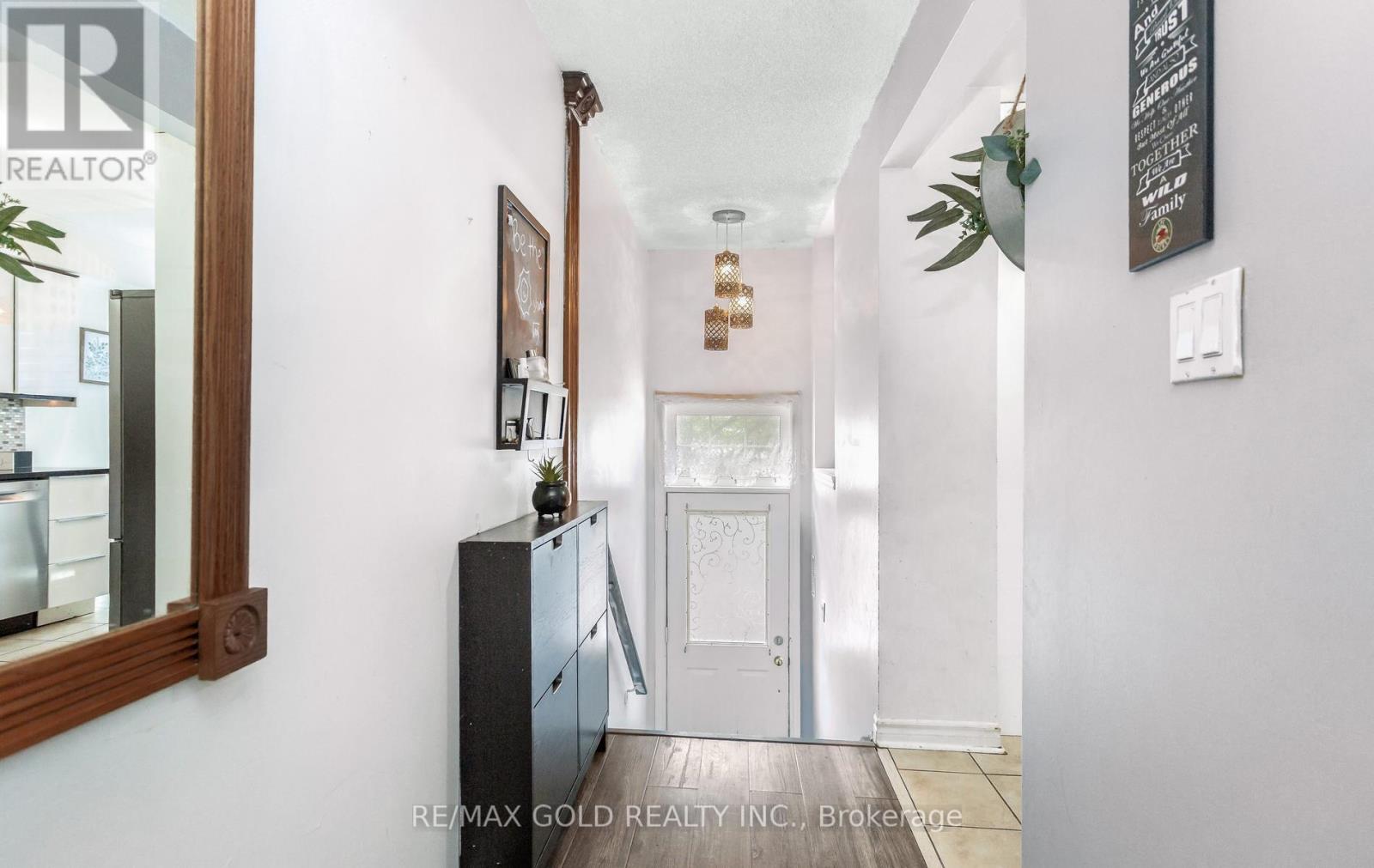 #37 800 DUNDAS STREET W - 6
