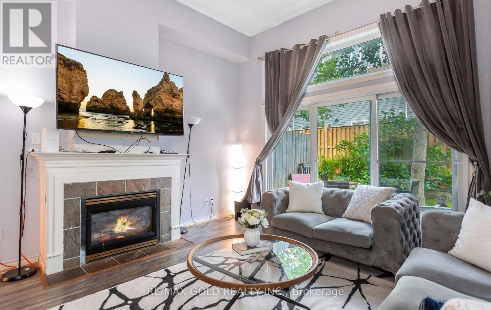 #37 800 DUNDAS STREET W - 9