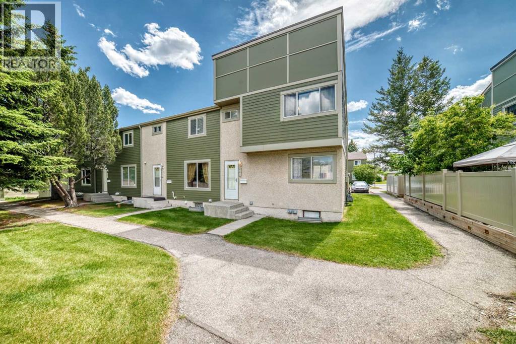 222, 406 Blackthorn Road NE - photo 2