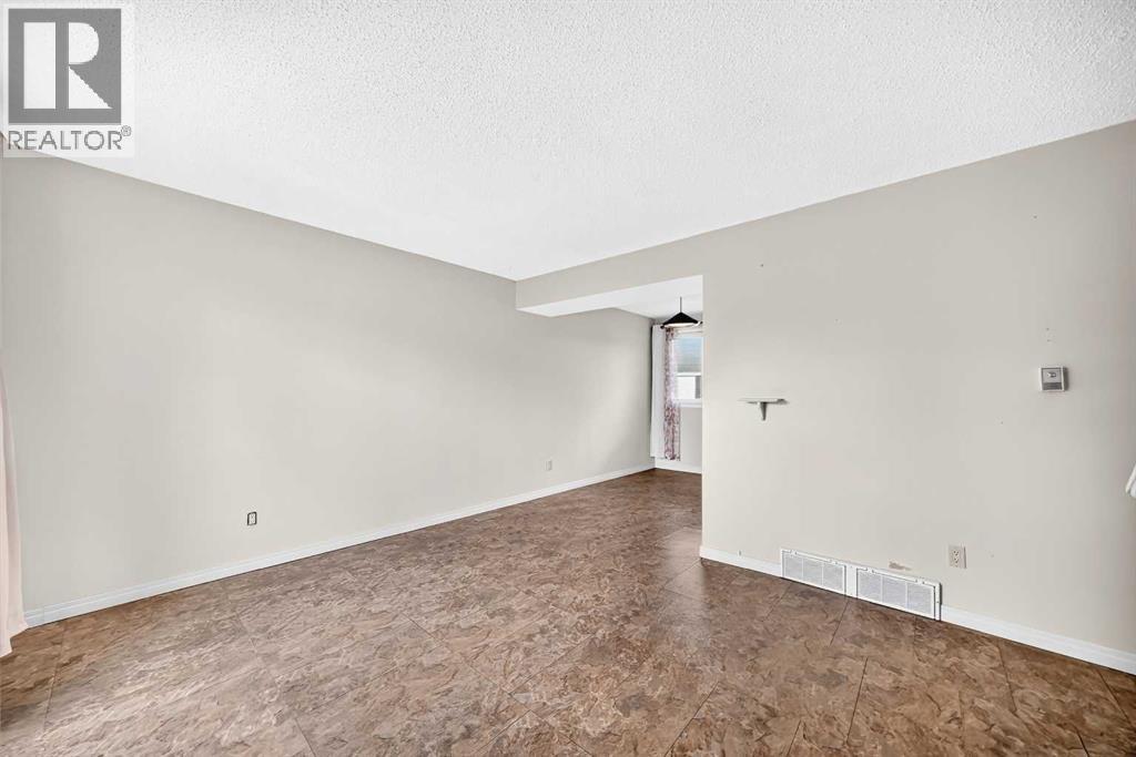 222, 406 Blackthorn Road NE — photo 21