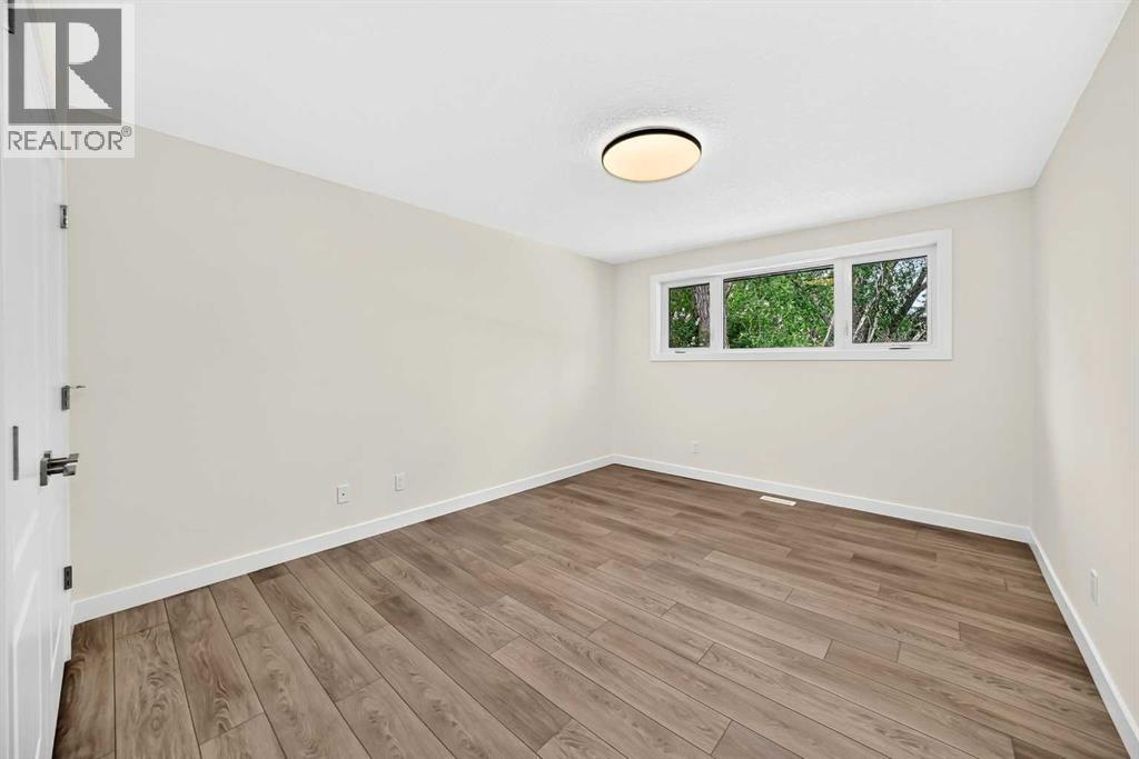 4016 37 Street NW - 10