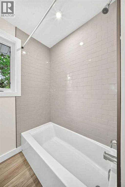 4016 37 Street NW - 16