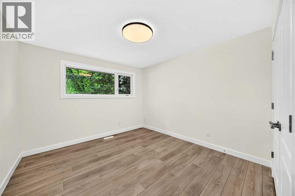 4016 37 Street NW - 13
