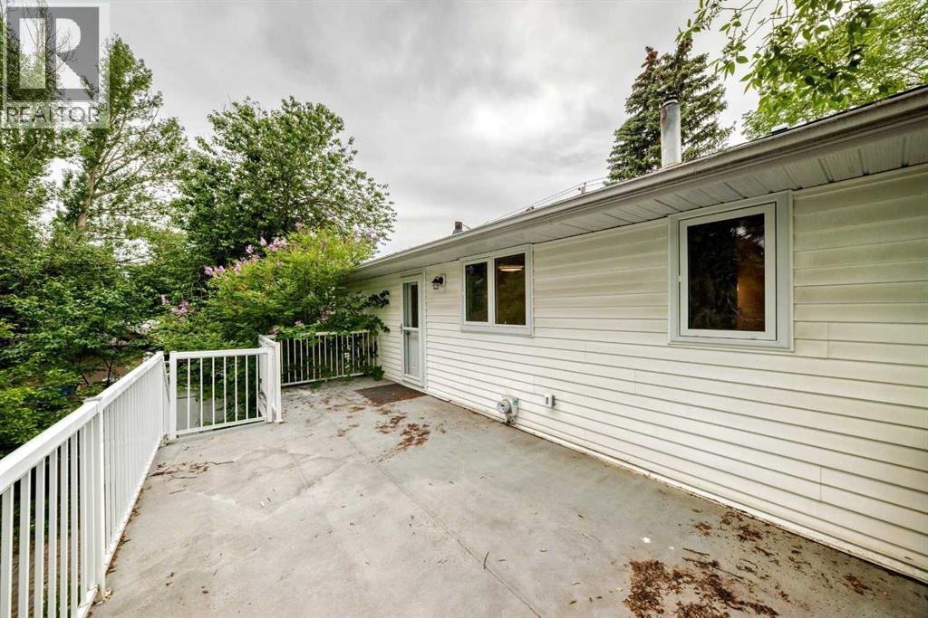 4016 37 Street NW - 26