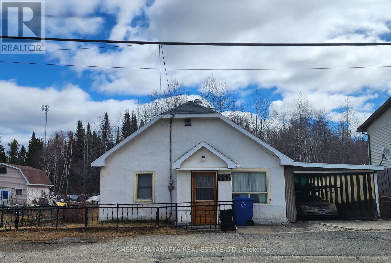 661 GOVERNMENT ROAD W - 1